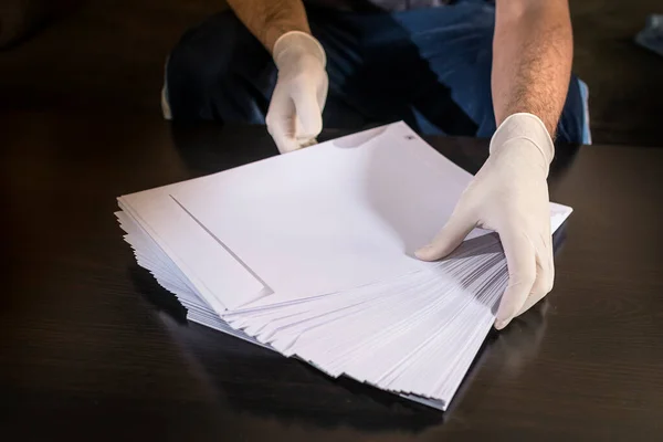 Veilig Omgaan Met Enveloppen Post — Stockfoto