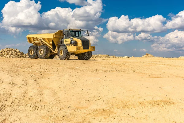 Reuzenvrachtwagen Een Mijn Groeve Grote Ladingen Vervoeren — Stockfoto