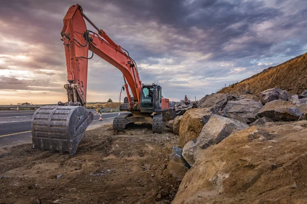 スペインの掘削機建設道路 — ストック写真