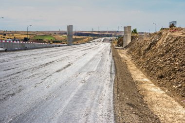 Asfalta giden son yol ilk katman