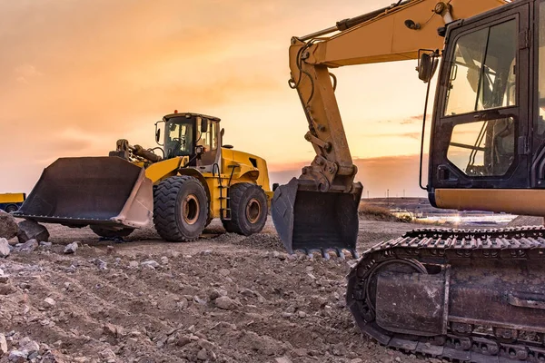 Gruppe Von Baggern Auf Einer Baustelle — Stockfoto