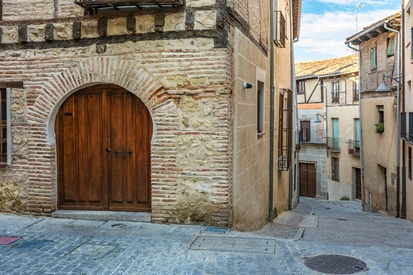 Segovia Yahudi mahallesi şehrin tarihi merkezinde yer almaktadır, İsrail 'den gelen parayla restore edilmiştir (İspanya).)