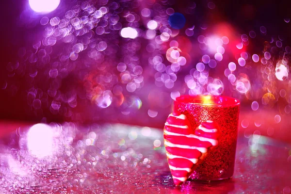 Sparkling candle in the sparkling Christmas decorations. — Stock Photo, Image