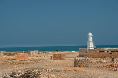 Okyanus kıyısında yerleşim görünümü