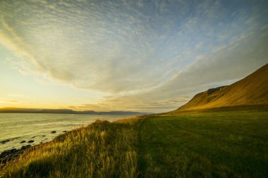 Okyanus Körfezi kıyısında sabah erken.