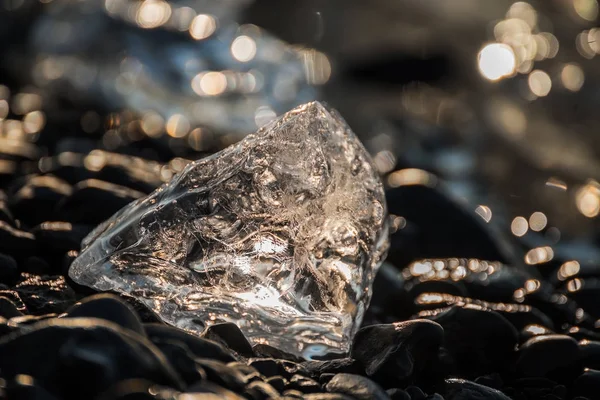 Csillogó darab úszó jégtábla közelről — Stock Fotó