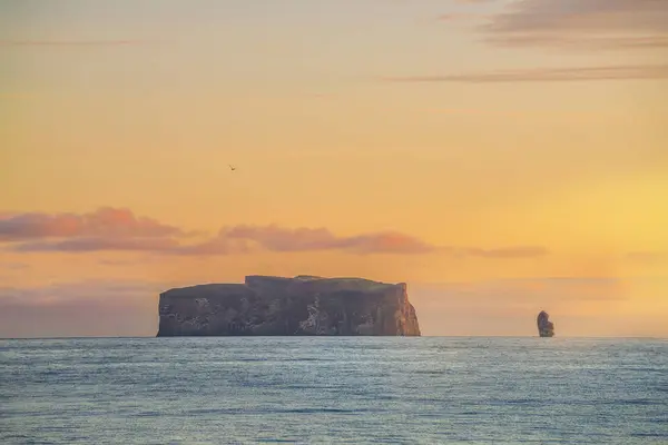 Coast Atlantic Ocean Early Morning Smooth Water Amazing Rocks Horizon — Stock Photo, Image