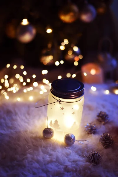 Lámpara Linterna Brillante Luces Fondo Del Árbol Año Nuevo Navidad — Foto de Stock
