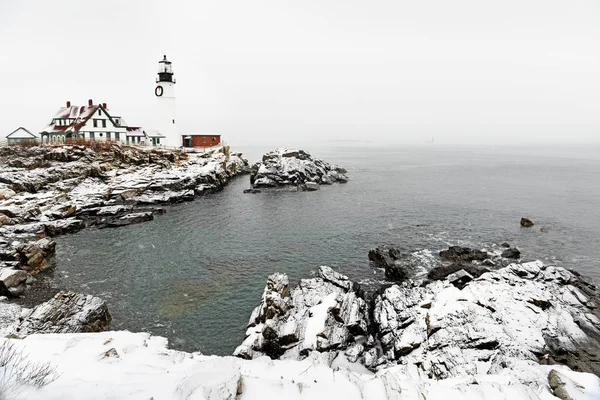 Ancient Lighthouse Rocky Cliff Winter Fine Snow Bad Weather Ocean — Stock Photo, Image