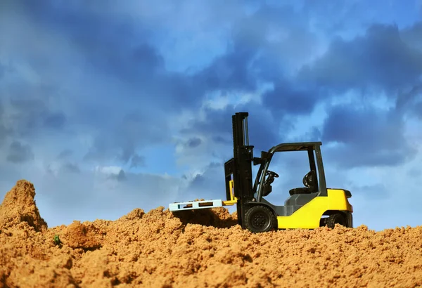 Toy Loader Pile Sand Blue Sky Loading Construction Work Sand — Stock Photo, Image