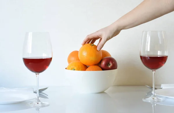 Hand Picking Orange Fruit Plate Glasses Wine Table — Stock Photo, Image