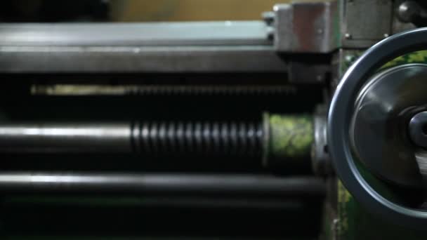 Old round handle rotating on lathe machine — Stock Video