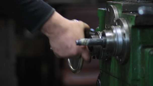 Hand steering adjustable wheel on lathe machine — Stock Video