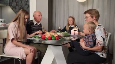 Şükran yemek öncesi dua aile