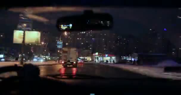 Hiperlapso de conducción nocturna desde el interior del coche — Vídeo de stock