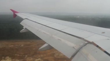 Jet uçak kanat ışığı üzerinden görünümünü