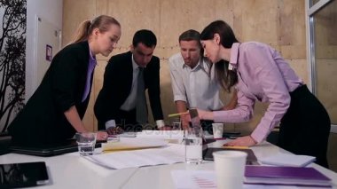 Toplantıda proje analiz bussiness insanlar