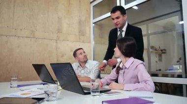 Takım iyi sonuçlar ile tebrik işadamı