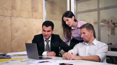 Grup iş adamları üzerinde video konferans