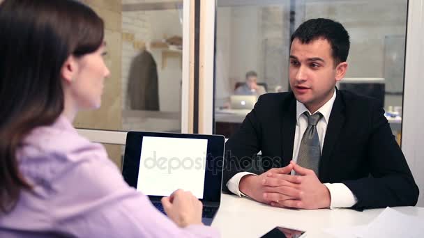 Candidato a emprego confiante tendo entrevista . — Vídeo de Stock