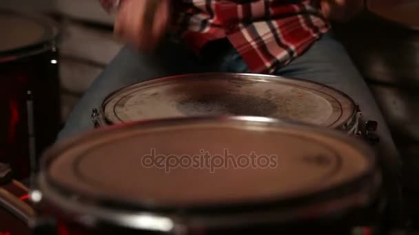 Buben hole udeří drum closeup — Stock video