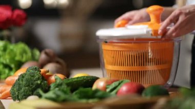Salata mutfakta iplik Closeup el