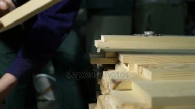 Marangoz elektrikli planya makinesi ile çalışma