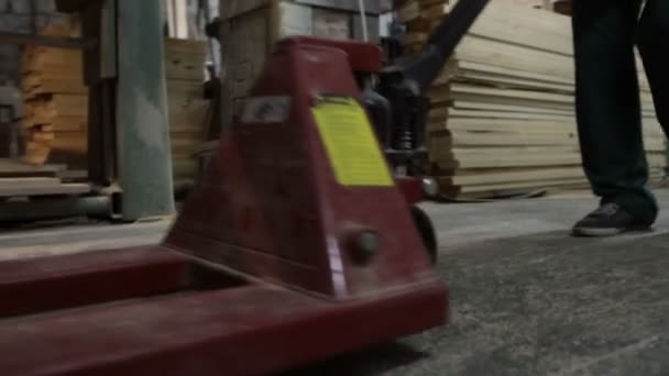 Carpenter working with manual forklift pallet — Stock Video