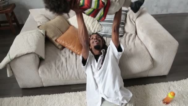 Loving african american father lifting his son up — Stok Video