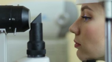 Kadın inceleyerek görüş uzaklığı göz hastalıkları Kliniği