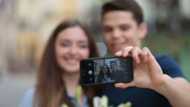 Seven çift tatilde selfie telefonda yapma