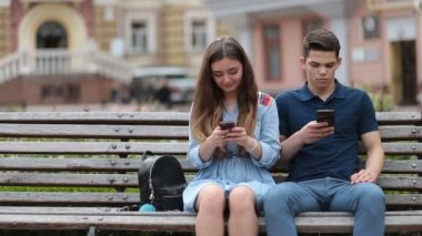 Kaç ilgisizlik an açık havada telefonları ile içinde
