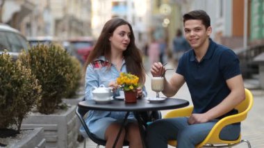 Çekici çift kaldırım kafe rahatlatıcı