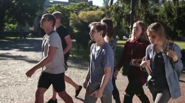 Grup öğrencinin üniversitede ders verecek