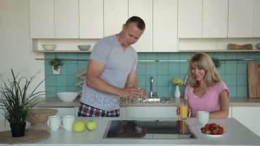 Kahvaltı sabah mutlu bir aile