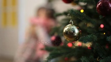 Mutlu aile Noel arifesi evde zevk.