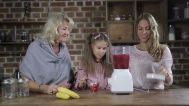 Aile yapma berry güler yüzlü mutfak