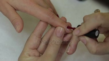 Ana uygulama jel oje üstünde parmak tırnak