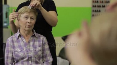 İstemci ve renk tonları seçme Kuaför
