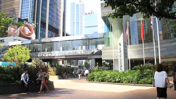 Vida da cidade e edifícios de escritórios modernos em Hong Kong — Vídeo de Stock