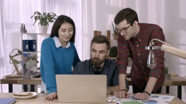 Video konferans ofiste iş takım