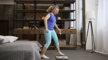 Güzel kadın kilo kaybı kapalı kutlama uygun