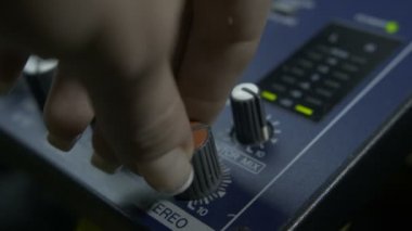 Ses geçişi ayar düğmesi topuzu ses karıştırıcı dönüm parmaklar