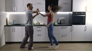 Mutlu çift için müzik sabah dans