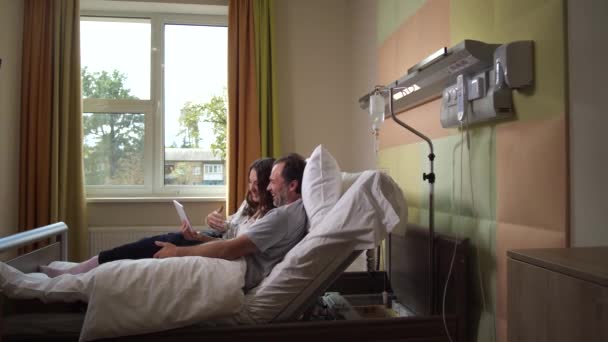 Joyful married couple watching funny video in ward — Stock Video