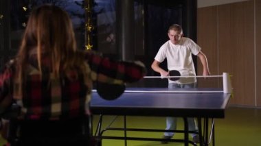 Ping-pong oyunu sırasında engelliler
