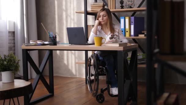 Upset disabled woman looking at screen of laptop — Stock Video