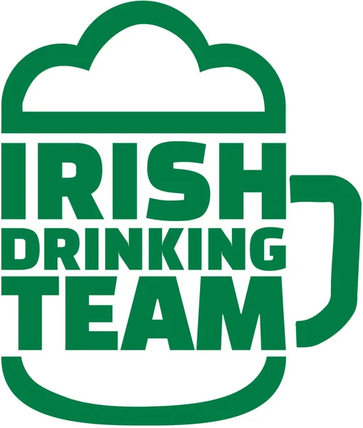 Equipo de bebidas irlandesas con taza de cerveza — Vector de stock