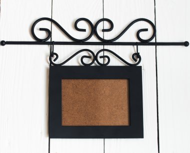 siyah fotoğraf çerçevesi, beyaz arka plan üzerinde metin için yer asılı