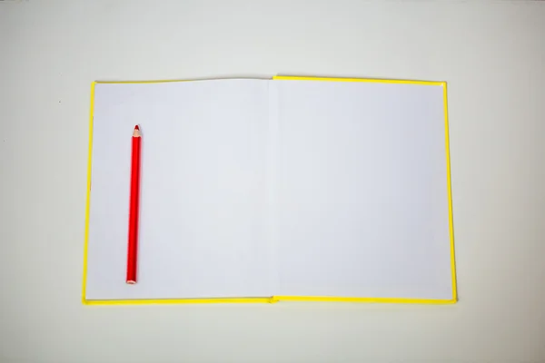 Alles voor kinderen creativiteit, potloden, schaar, gekleurd papier — Stockfoto